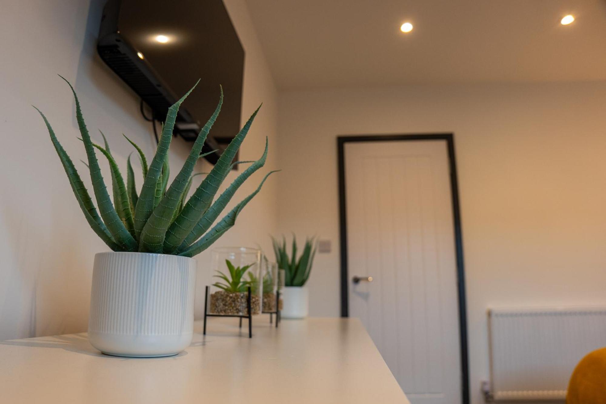 High End Apartment - Perfect For Contractors & Builders - Free Parking Ілкстон Екстер'єр фото