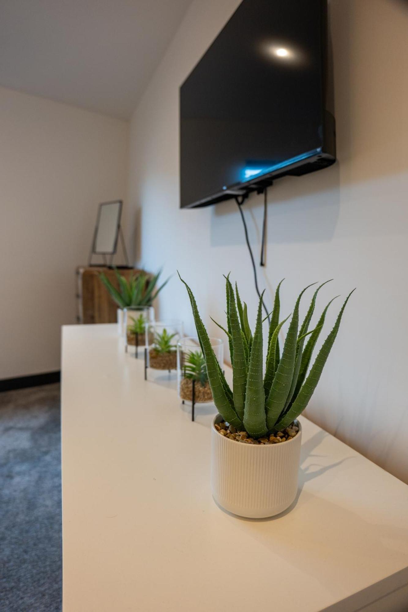 High End Apartment - Perfect For Contractors & Builders - Free Parking Ілкстон Екстер'єр фото