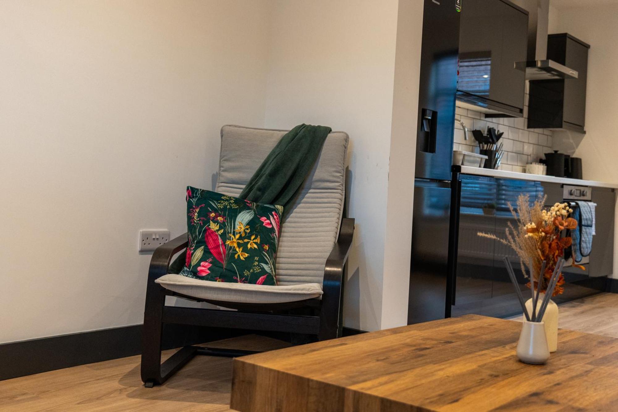 High End Apartment - Perfect For Contractors & Builders - Free Parking Ілкстон Екстер'єр фото