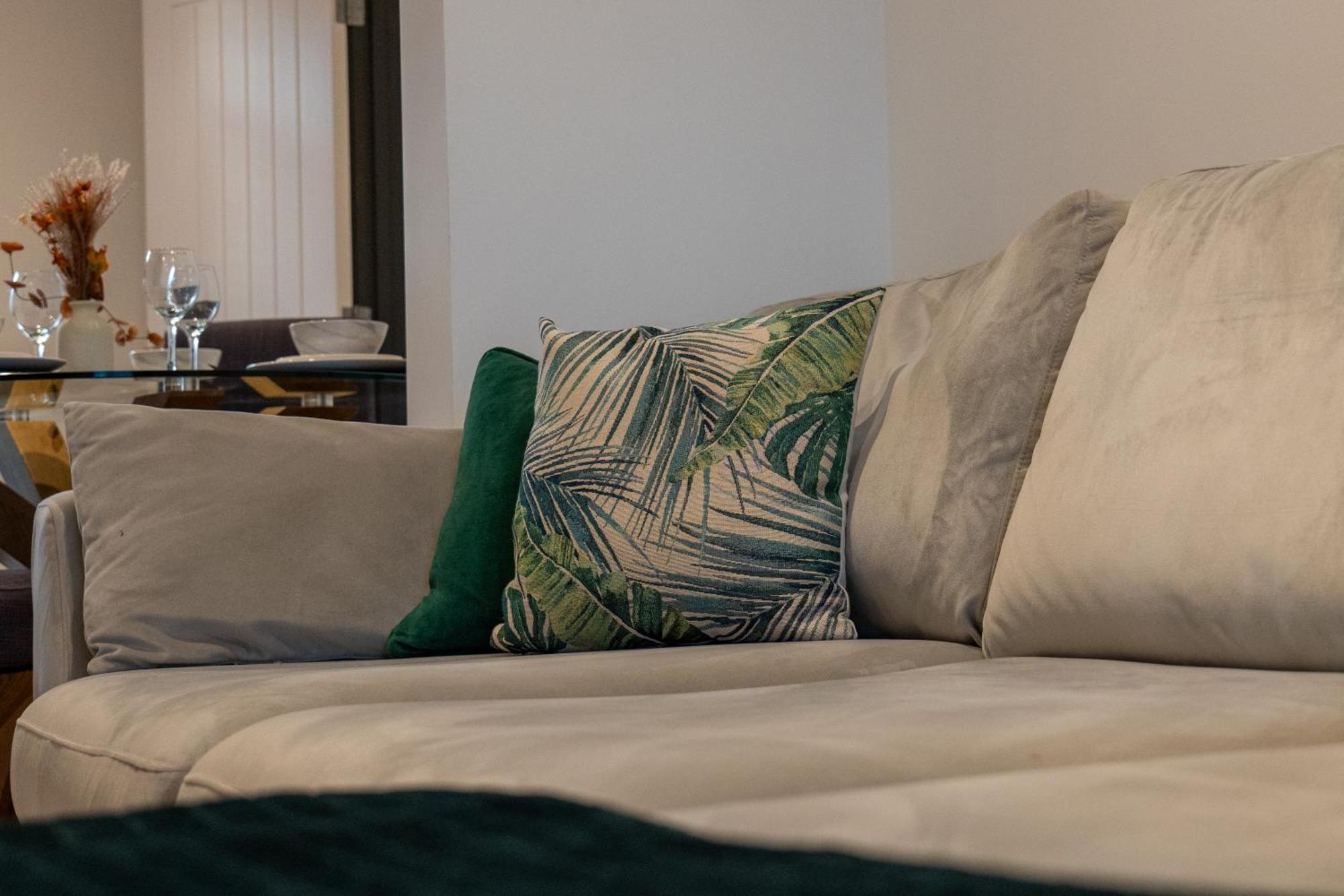 High End Apartment - Perfect For Contractors & Builders - Free Parking Ілкстон Екстер'єр фото